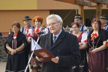 Prítomných pozdravil starosta obce RSDr. Ján Cipov Prítomných pozdravil starosta obce RSDr. Ján Cipov