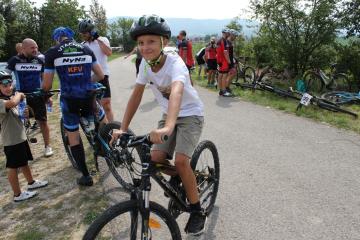 Mladý cyklista Kristián sprevádzal cyklistov na po Mladý cyklista Kristián sprevádzal cyklistov na po