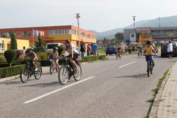 Aj malí cyklisti sa prišli odviezť - absolvovať as Aj malí cyklisti sa prišli odviezť - absolvovať as