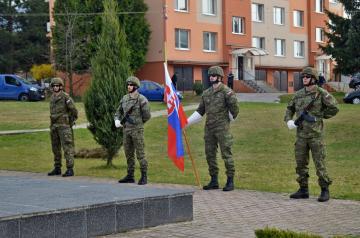 Dôstojnosť pietnemu aktu zaručila Čestná stráž VÚ Dôstojnosť pietnemu aktu zaručila Čestná stráž VÚ