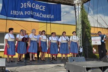 Spevácka skupina Dúbravanka sa predstavila s pekný Spevácka skupina Dúbravanka sa predstavila s pekný